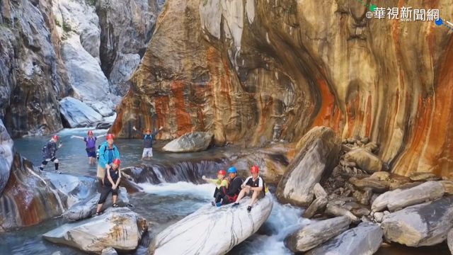 ｢哈尤溪｣遊客爆量 接駁車誤點引眾怒