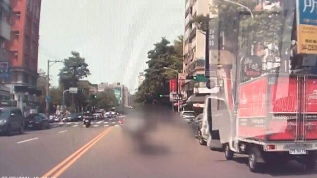 開車門害撞! 單車騎士慘遭後車輾斃