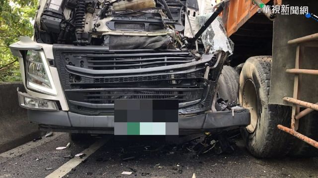 3車連環撞釀1死 砂石車車頭全毀
