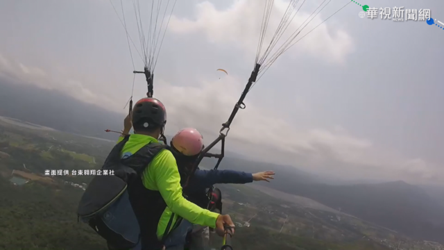 聽障友體驗飛行傘 高空俯瞰花東美景
