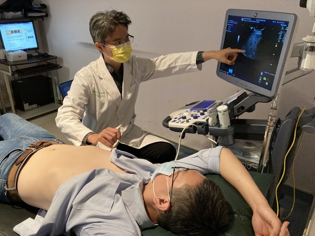 亞洲大學附屬醫院肝膽腸胃科主治醫師陳政國（亞大醫院提供）