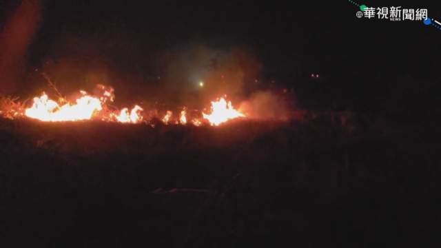 東港進德大橋草坪起火 一度單線通車