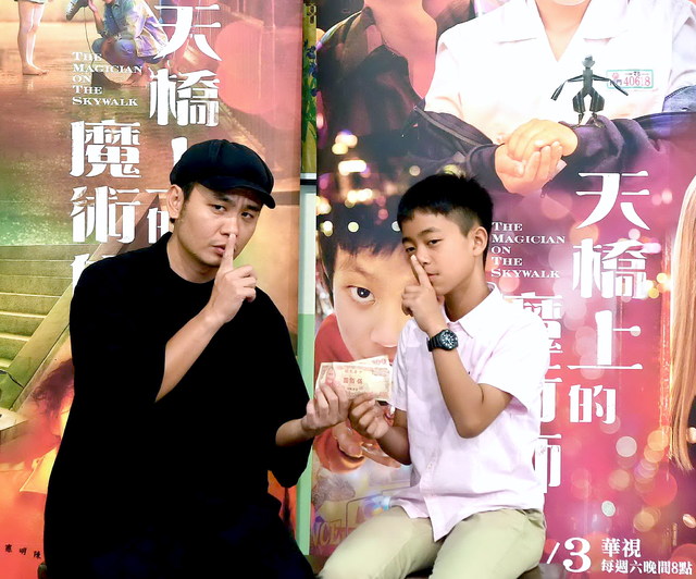 楊大正靠棒球和「兒子」交心 李奕樵坐大腿讓導演消氣