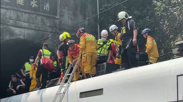 警消現場搶救中。