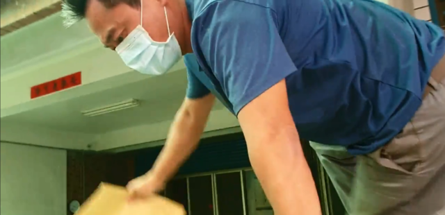 李義祥50萬交保被友人接走 沒帶鑰匙只能「翻牆回家」