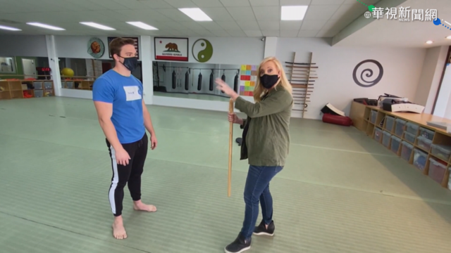 美仇恨亞裔事件延燒 出門帶鐵鎚自保