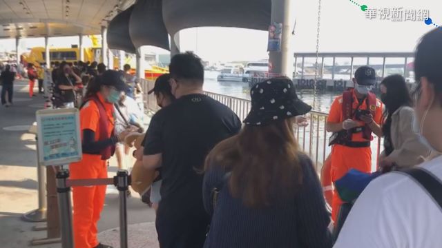 清明連假萬人湧小琉球 餐廳大排長龍