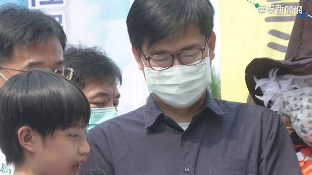 高雄反空汙遊行 陳其邁現身收請願書