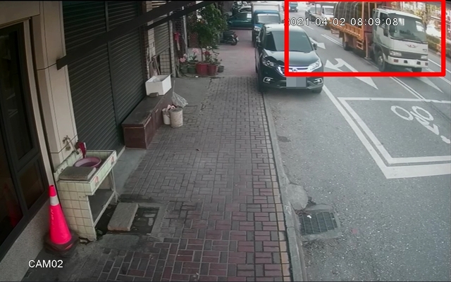 監視器曝！李義祥開載滿輪胎工程車赴工地 副駕有人