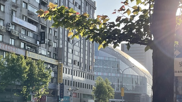 各地維持「晴到多雲」 明下午鋒面報到轉有雨