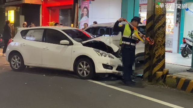 疑恍神未注意路況 5車連環撞騎士摔飛