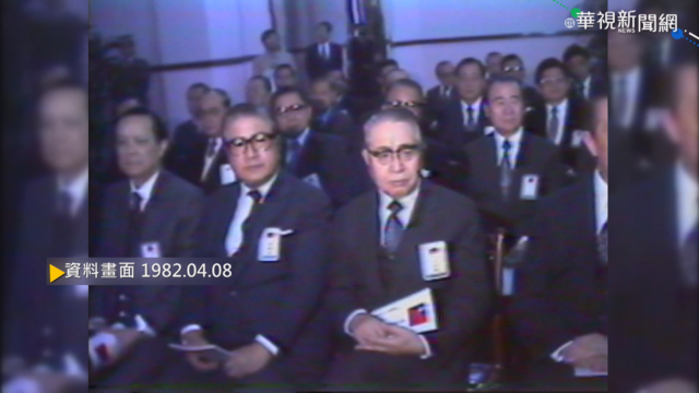 【歷史上的今天】首屆文化獎 嚴家淦前總統頒發獎章