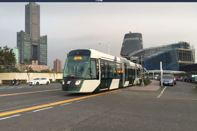 高雄輕軌運用科技警示系統 避免路口碰撞事故