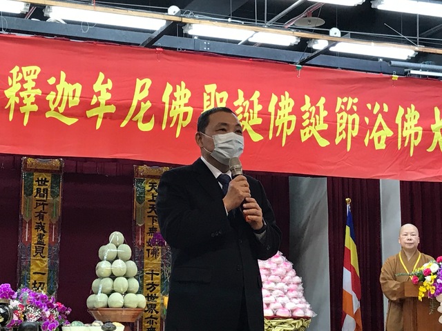 率六都市長之先施打AZ疫苗 侯友宜：身先士卒誰第一沒意義