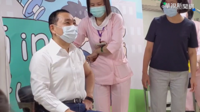 AZ疫苗擴大施打 侯友宜帶頭鼓勵接種