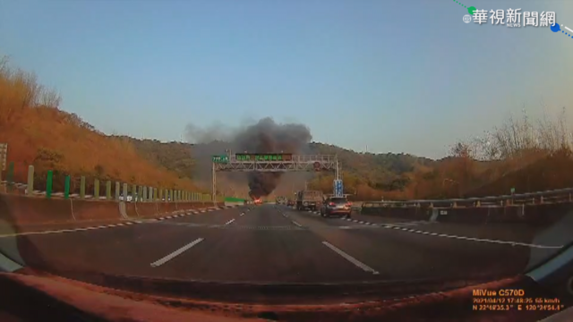 國道中寮隧道前火燒車 5人燙傷送醫