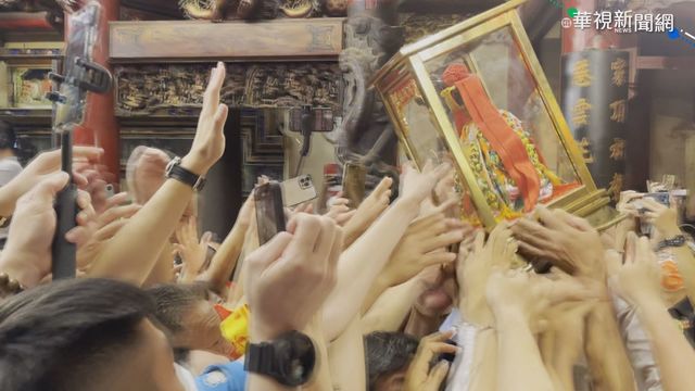 大甲媽深夜回鑾 萬人擠爆奉天宮