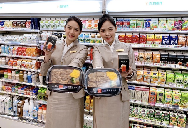 巷口吃飛機餐！小七x星宇x胡同「秘製燒肉飯」登場
