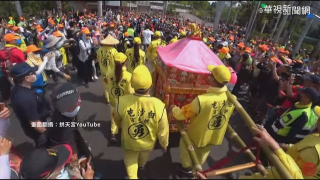 遶境被塞「抹茶口味」飲料！他一看標籤嚇：該喝嗎