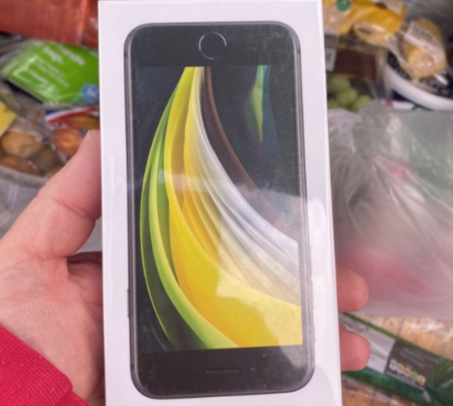 超市下單一袋蘋果打開竟是iPhone！英男：太幸運