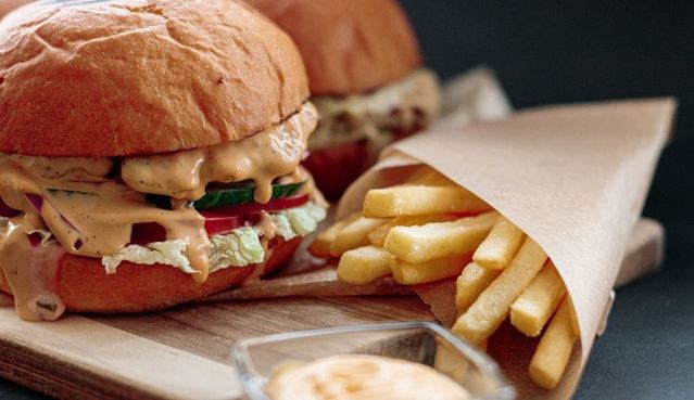 外帶速食回家卻狂飄「臭味」？她揪出兇手全場同感