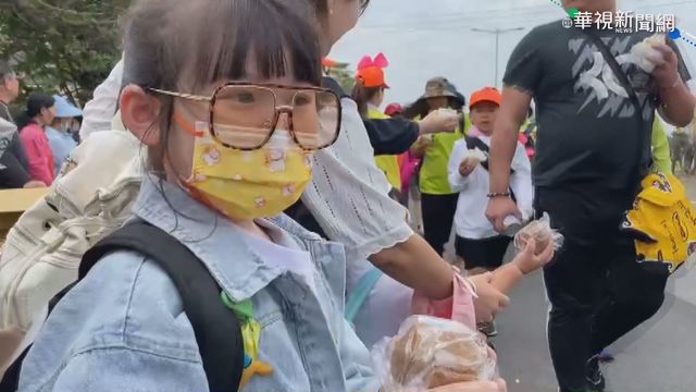 白沙屯媽｢粉紅超跑｣狂飆 孩童累壞了