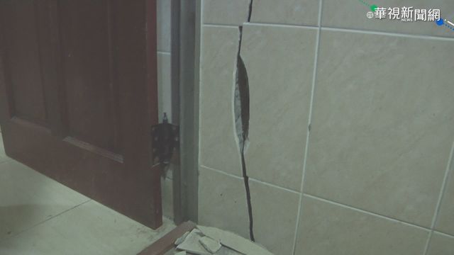岡山大樓工地施工 居民批牆裂磁磚掉
