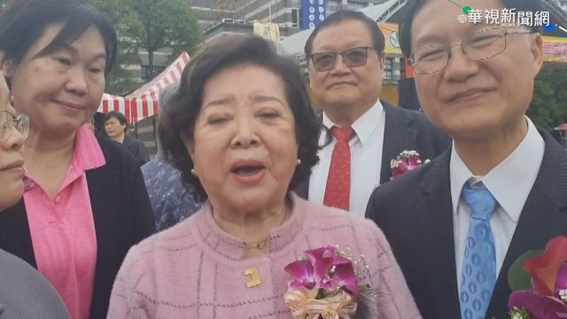 雙金影后陳淑芳回母校 獲頒傑出校友