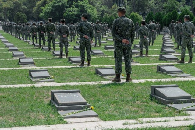 國防部預告修正《兵役法》 遺族「有條件」比照榮民遺眷