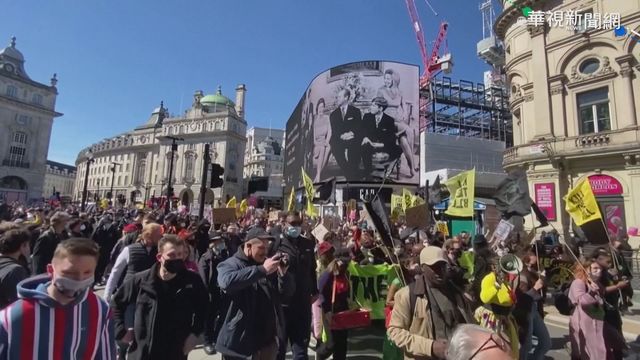菲利普親王葬禮場外 婦人亂入爬雕像