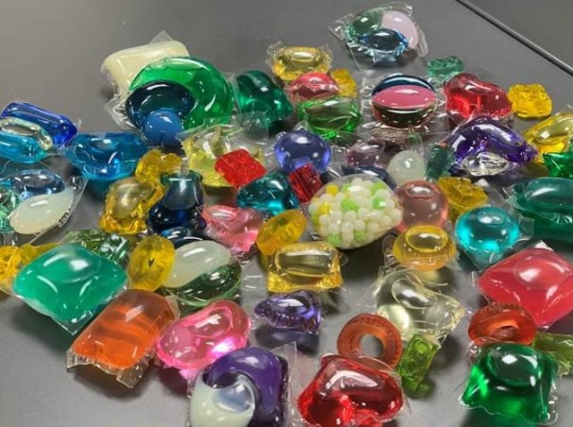 顏色繽紛像糖果害誤食！市售洗衣膠囊半數「標示不合格」