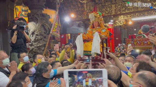白沙屯媽祖回鑾 約8萬信眾熱鬧接駕