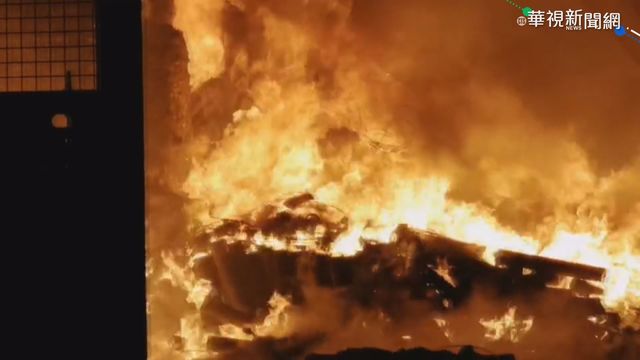 民眾燒廢棄物波及? 回收場深夜大火