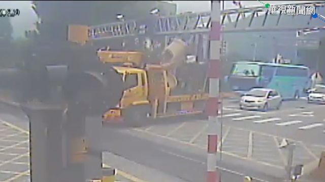 貨車卡平交道! 保全按緊急鈕解除危機