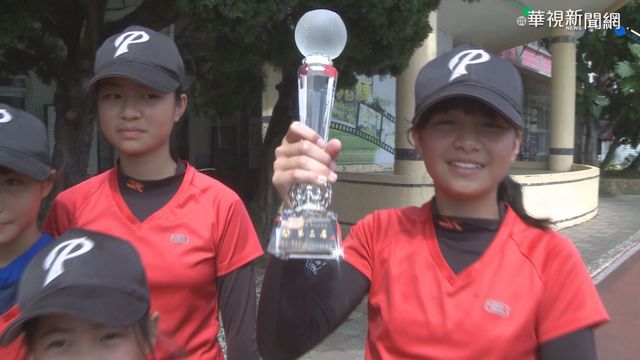 向主審90度鞠躬 小小球員萌翻全場