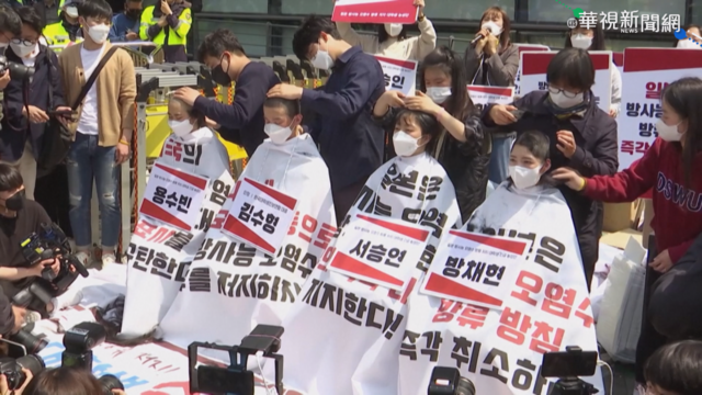 反排福島核廢水 南韓學生剃頭示威