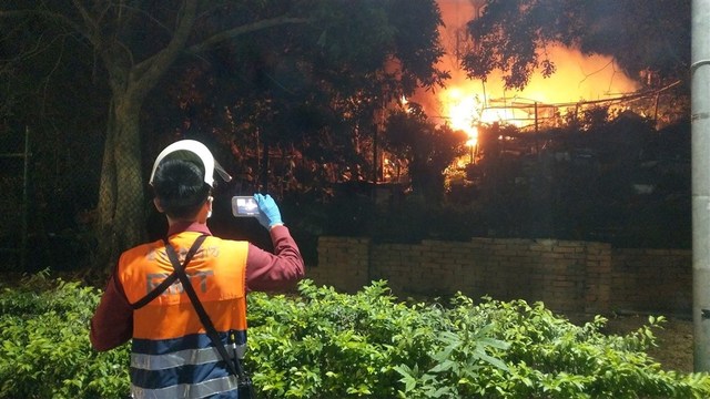 象山疑似工寮起火濃煙竄天 撲滅後幸無傷亡