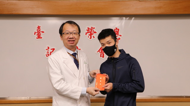 患妥瑞症每天吼叫 他靠「深層腦部電刺激」手術改善症狀