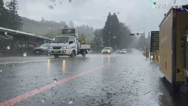 清境午後狂風暴雨 民眾.攤販樂開懷