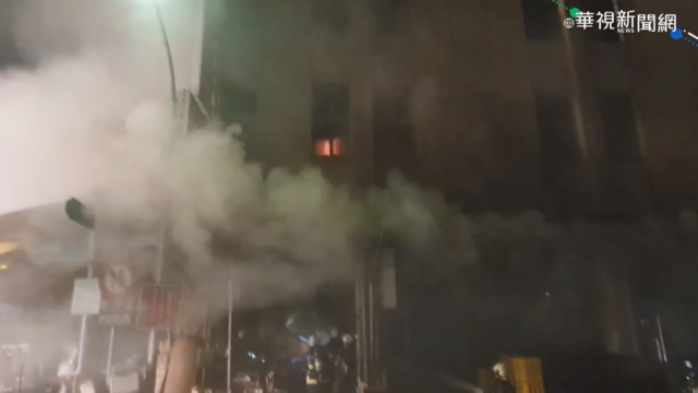 宜蘭南館市場晚間火警 濃煙直竄天際