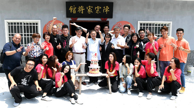 《神將少女》內門總舖師上菜 山珍海味楊子儀、林韋君用聞的