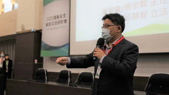 女拒盤查遭捕 邱顯智：若無法律授權 人民無提供資料義務