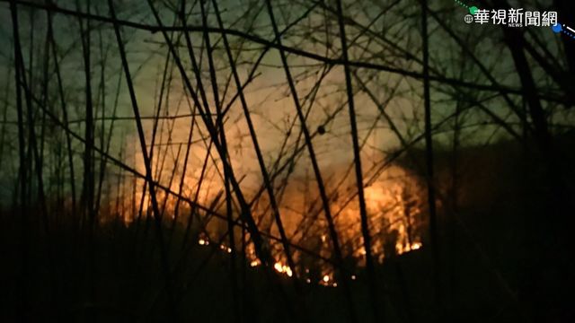 高雄內門火燒山 空勤直升機載水灌救