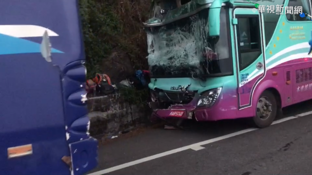 南投台14甲線遊覽車禍 18人受傷送醫