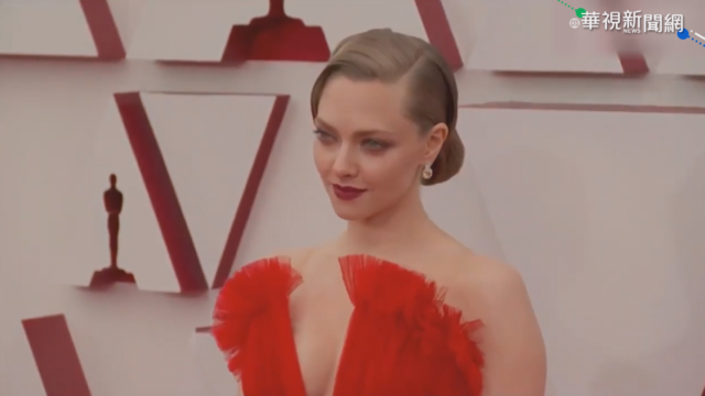 奧斯卡紅地毯爭奇鬥艷 禮服配色吸睛!