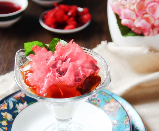 這一鍋娘親限定御膳甜品「花開富貴」。(業者提供)