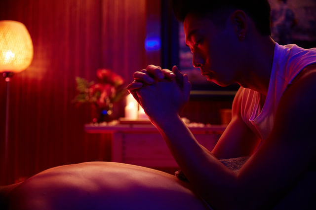 王可元為戲學親密按摩「很有心得」 對戲演員大讚技巧