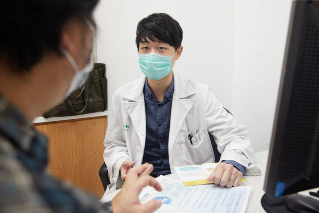 60歲翁睡一半家暴妻2年 醫揪元凶：癲癇發作