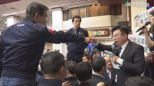 立院朝野衝突 鍾佳濱拐子架走賴士葆