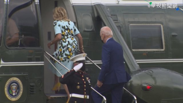 拜登大秀浪漫! 摘蒲公英送妻吉兒